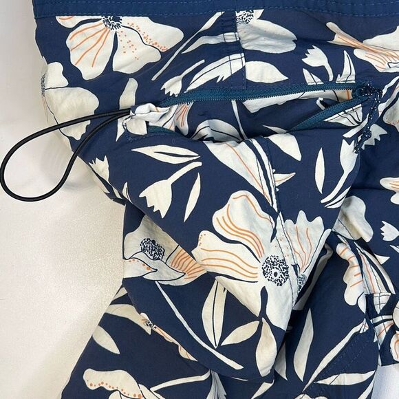 Patagonia Wavefarer Board Shorts Men’s 33 8” Inseam blue floral - Picture 5 of 7